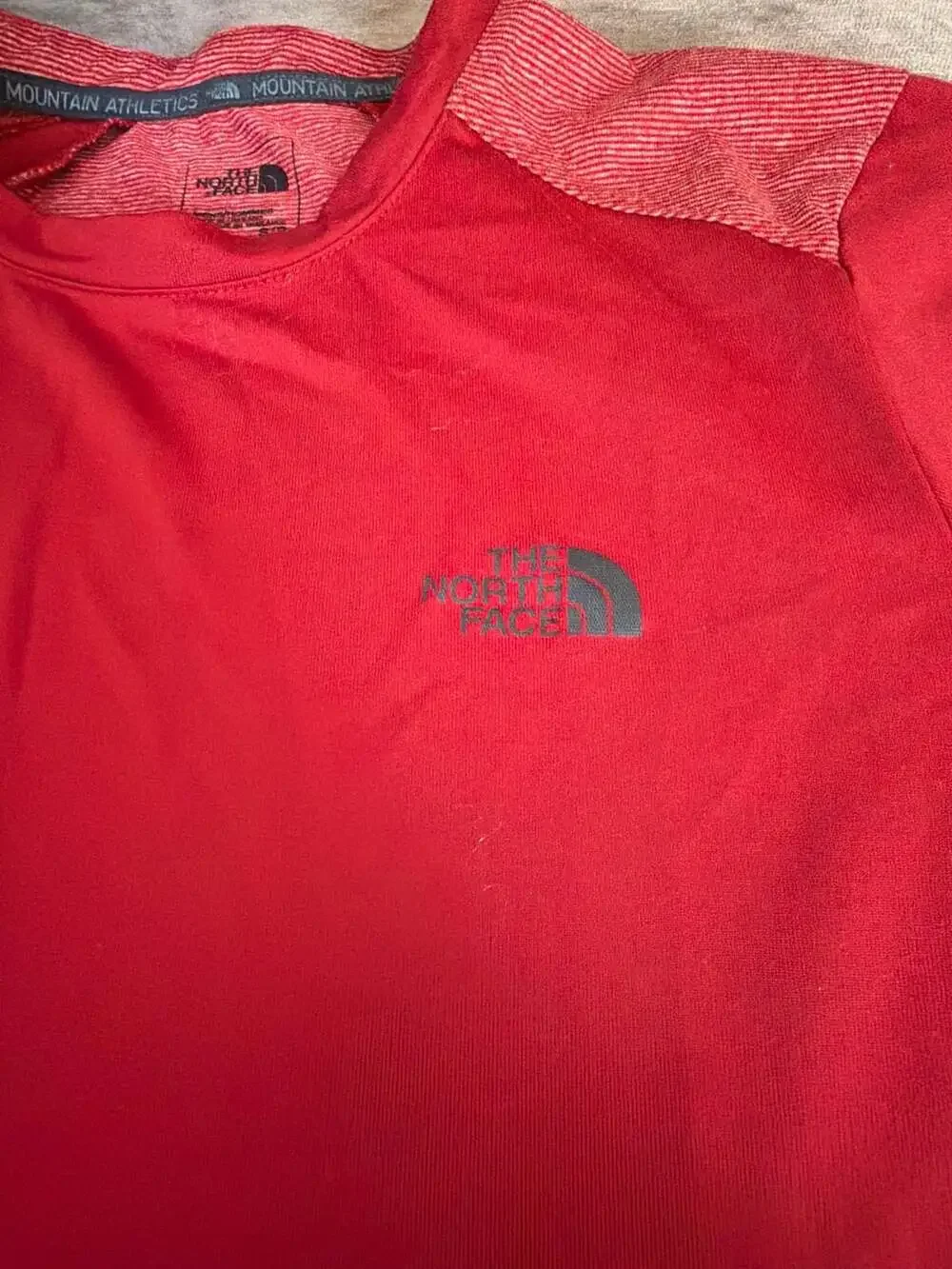 The North Face Mountain Athletics Mens‎ Short Sleeve FlashDry Training Shirt Red